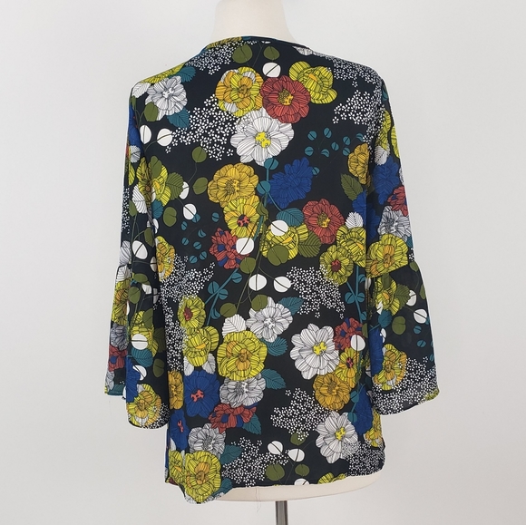 5/$12 Violet + Claire retro floral print bell sleeve top - Picture 7 of 11